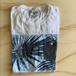 Men’s billabong pocket tee🧺